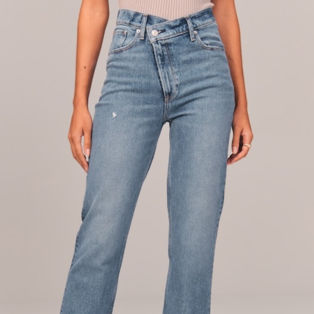Abercrombie & Fitch The 90’s Straight Ultra High Rise jeans size 6/28